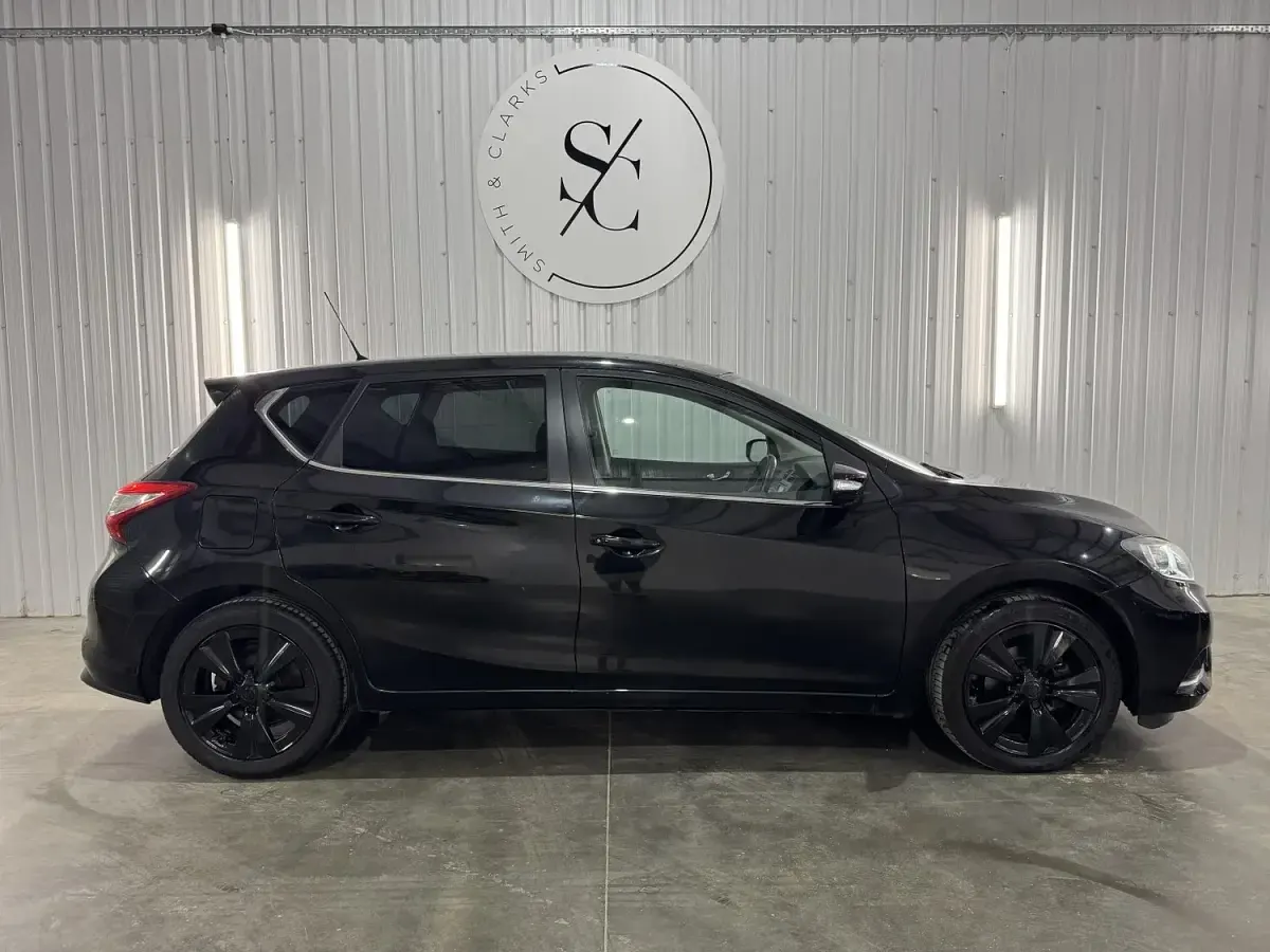 Used Nissan Pulsar Tekna 115 HP (84 kW) 2015 Black Hatchback