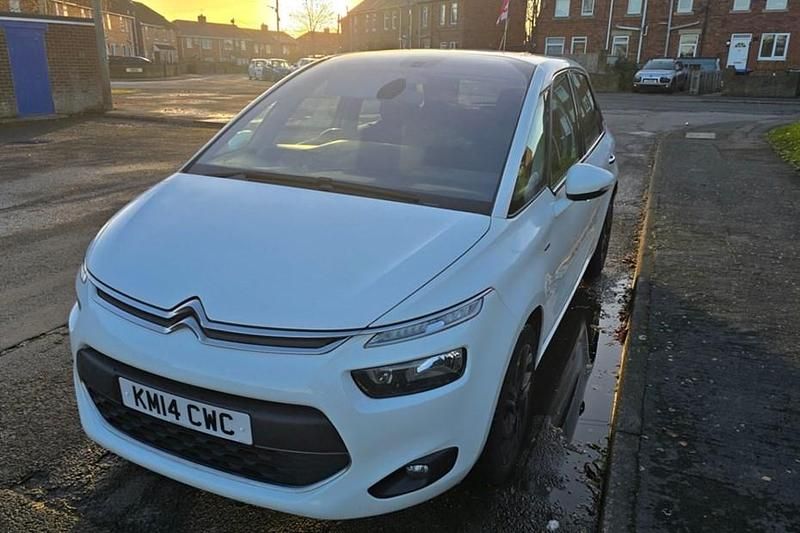 White Used 2014 Citroën C4 Picasso Exclusive MPV | £2,995 (Fair price) - Image 1/1