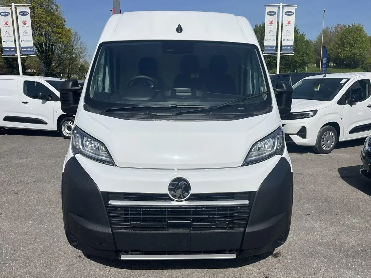 New Vauxhall Movano S 140 HP (102 kW) 2026 Kaolin white