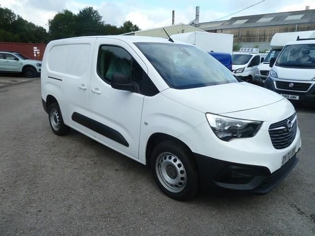 White Used 2020 Vauxhall Combo Edition MPV | £10,995 (Fair price) - Image 1/4
