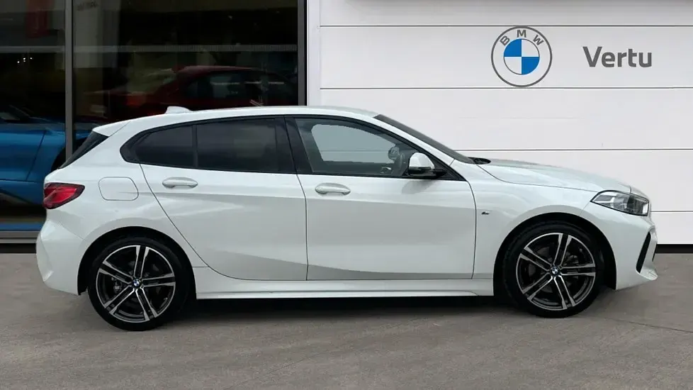 Usado BMW 118 M Sport 140 CV (102 kW) 2023 Blanco Utilitario