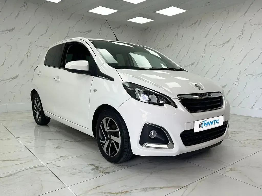 Used Peugeot 108 Allure 82 HP (60 kW) 2015 White Hatchback