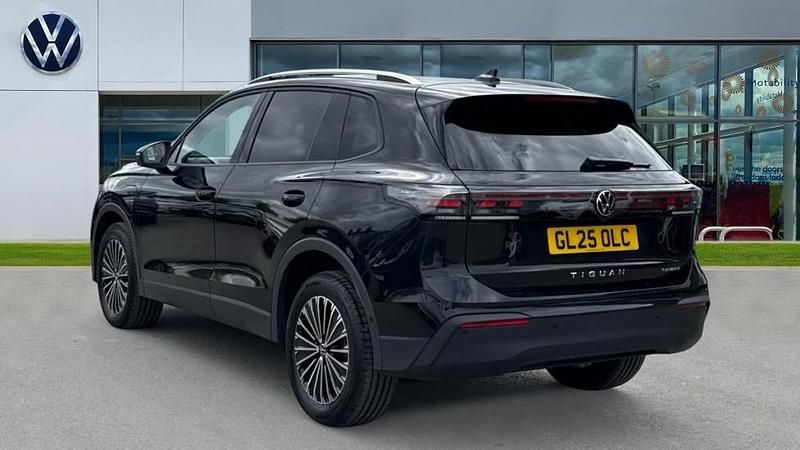 Usado VW Tiguan Match 204 CV (150 kW) 2025 Negro SUV