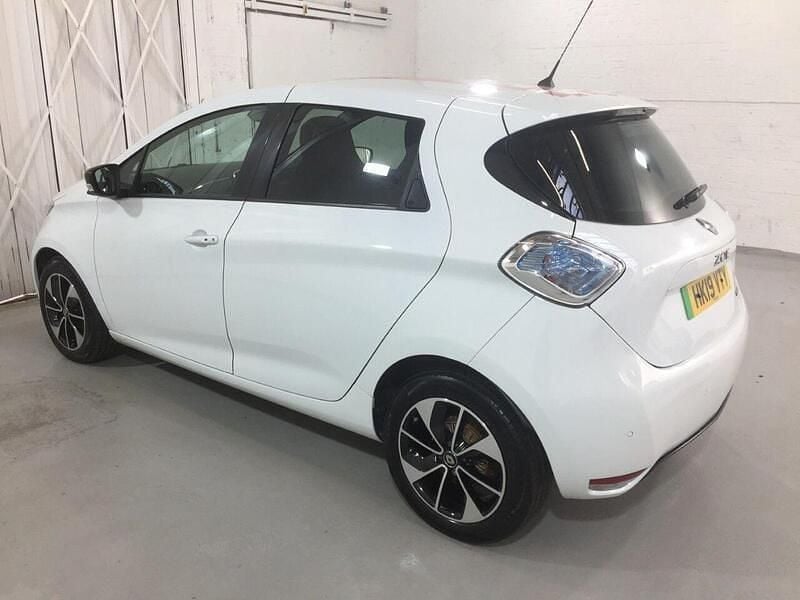 Used Renault Zoe Dynamique 39 kW (54 HP) 2019 White Hatchback