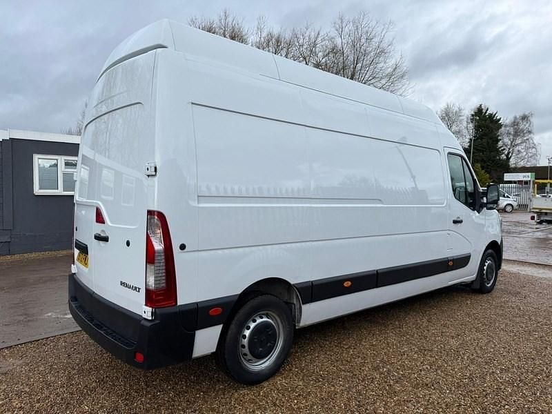 Used Renault Master Business 2022 White MPV