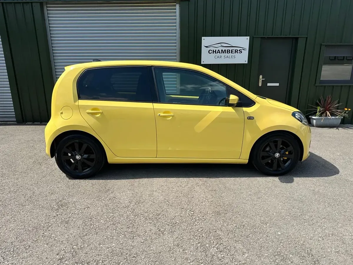 Used Skoda Citigo Colour Edition 60 HP (44 kW) 2017 Yellow Hatchback