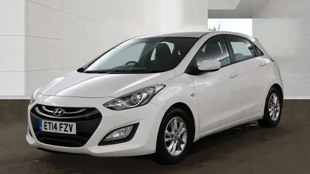 Used Hyundai i30 Active 110 HP (80 kW) 2014 White Hatchback