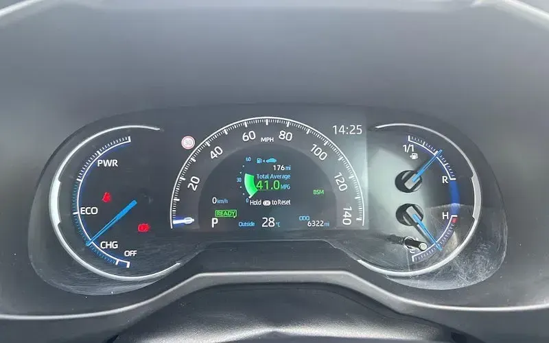Used Toyota RAV4 Hybrid 218 HP (160 kW) 2021 White SUV