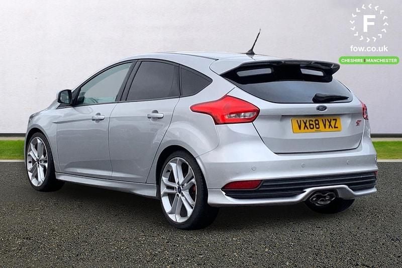 Used Ford Focus Style 185 HP (136 kW) 2017 Silver Hatchback