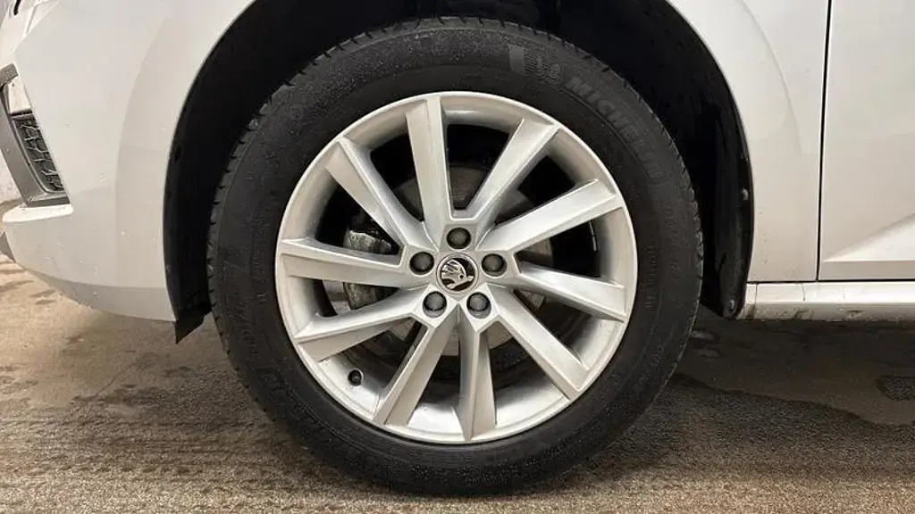 Used Skoda Kamiq SE 95 HP (69 kW) 2024 Silver SUV