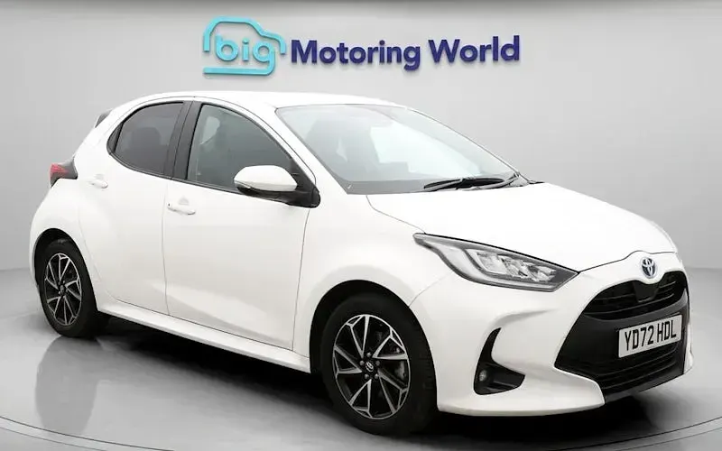 Usado Toyota Yaris Hybrid Design 116 CV (85 kW) 2025 Utilitario
