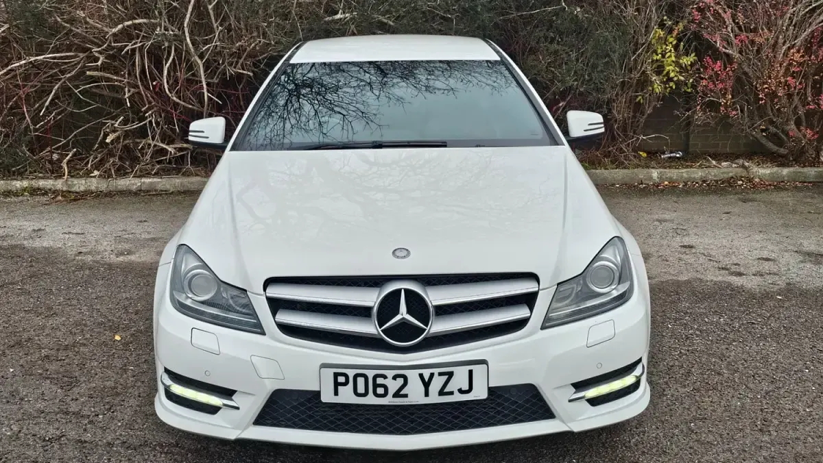 Begagnad Mercedes C180 AMG 2012 Vit Sportkupé
