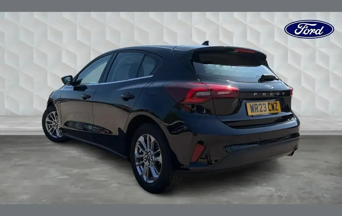 Używany Ford Focus Titanium 125 KM (91 kW) 2023 Czarny Hatchback