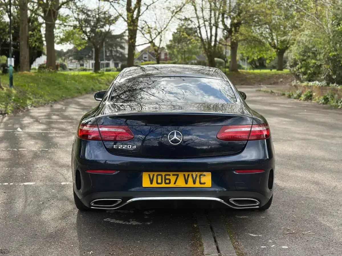 Gebraucht Mercedes E220 AMG line 2017 Blau Coupé