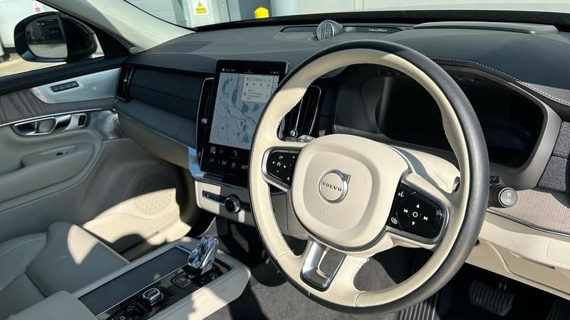 Used Volvo XC90 Ultra 250 HP (183 kW) 2025 Black SUV