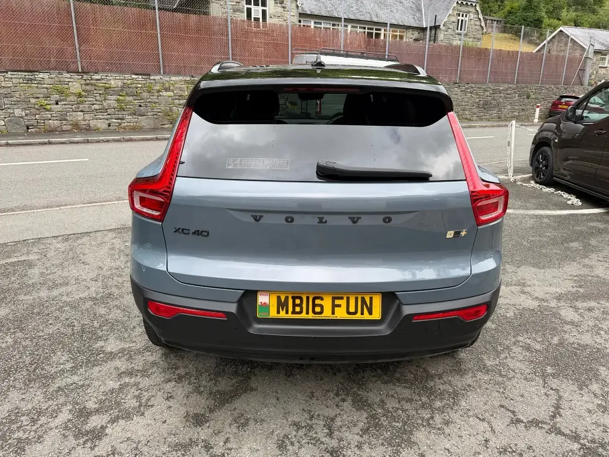 Used Volvo XC40 R-Design Pro 194 HP (142 kW) 2021 Grey SUV
