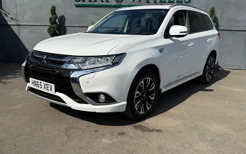 Used Mitsubishi Outlander P-HEV 203 HP (149 kW) 2016 Estate