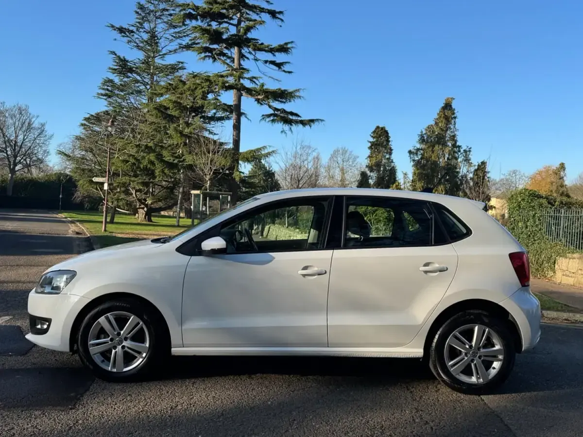 Begagnad VW Polo SE 2024 Vit Halvkombi