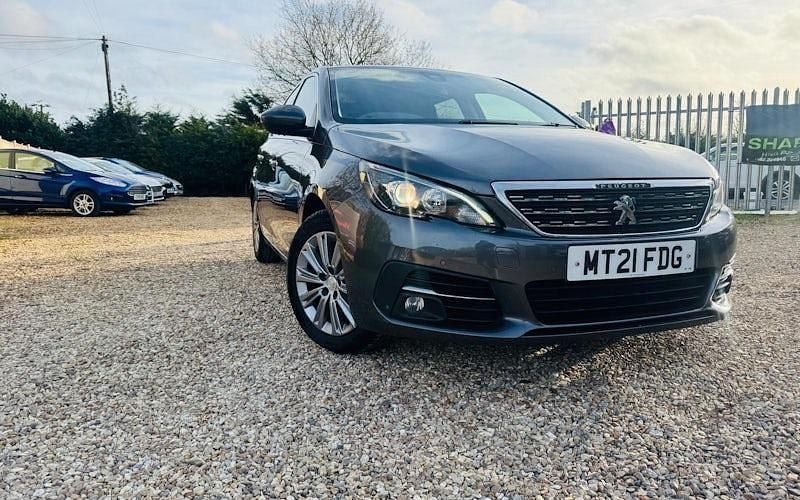 Second-hand Peugeot 308 Allure 131 CP (96 kW) 2021 Hatchback