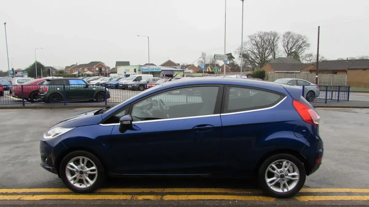 Used Ford Fiesta Zetec 100 HP (73 kW) 2016 Blue Hatchback