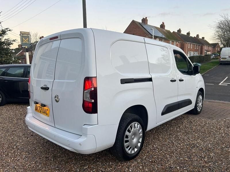Used Vauxhall Combo Sportive 100 HP (73 kW) 2022 White Van