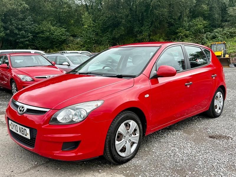 Used Hyundai i30 Classic 108 HP (79 kW) 2010 Red Hatchback