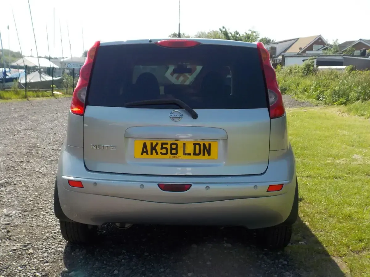 Used Nissan Note Tekna 110 HP (80 kW) 2008 Silver Hatchback