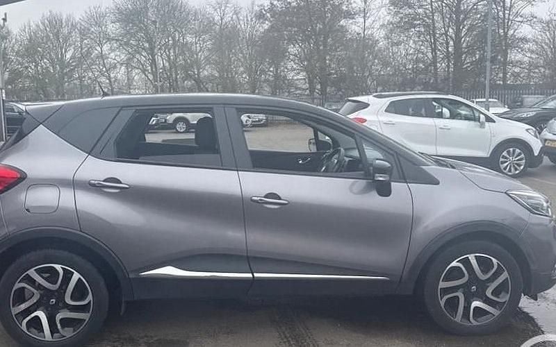 Used Renault Captur Dynamique 120 HP (88 kW) 2016 Grey SUV