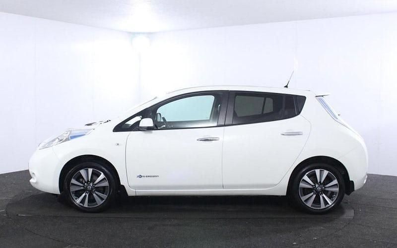 Used Nissan Leaf Tekna 80 kW (109 HP) 2017 White Hatchback