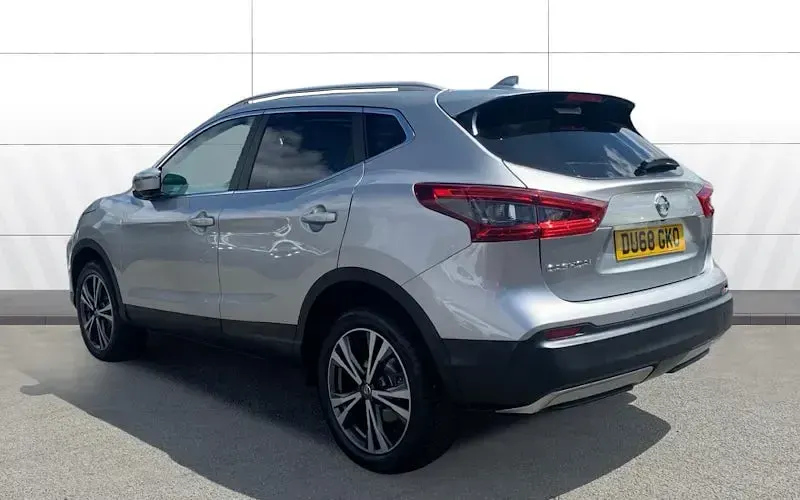 Used Nissan Qashqai N-Connecta 116 HP (85 kW) 2018 Silver SUV