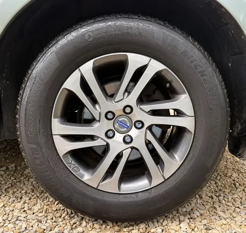 Usado Volvo XC60 SE 181 CV (133 kW) 2014 Plateado SUV