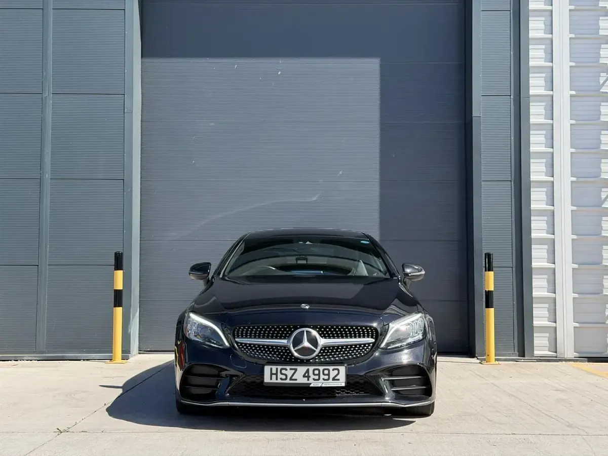 Second-hand Mercedes C300 AMG Line Premium 245 CP (180 kW) 2021 Negru Coupe