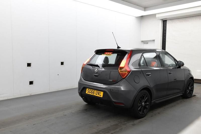 Used MG MG3 106 HP (77 kW) 2016 Grey Hatchback