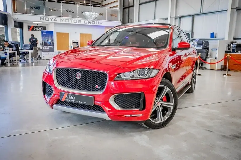 Begagnad Jaguar F-Pace S 300 HK (220 kW) 2016 Röd SUV