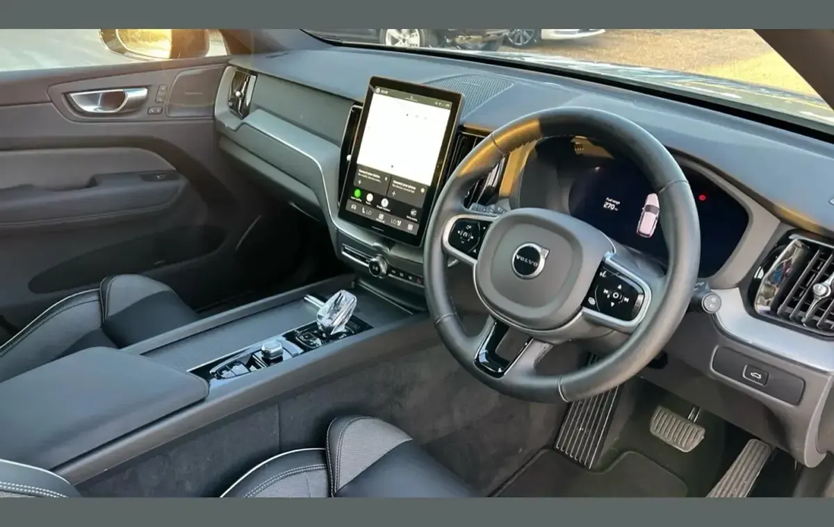 Used Volvo XC60 Plus 250 HP (183 kW) 2025 Grey SUV