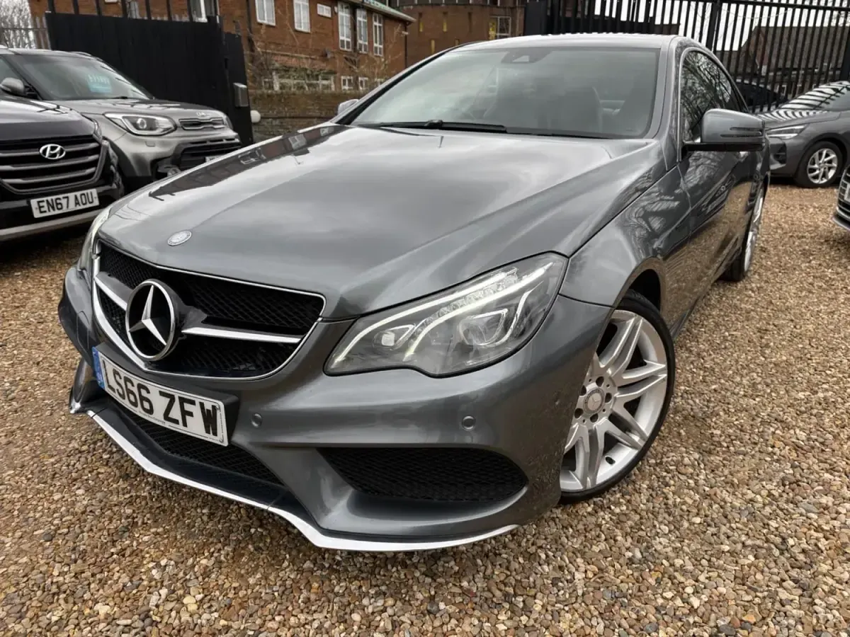 Begagnad Mercedes E220 AMG line 177 HK (130 kW) 2016 Grå Sportkupé