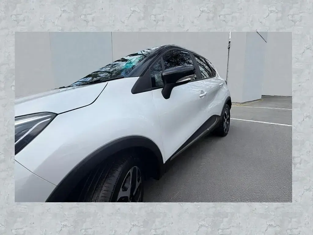 Used Renault Captur Dynamique 90 HP (66 kW) 2017 White/black SUV