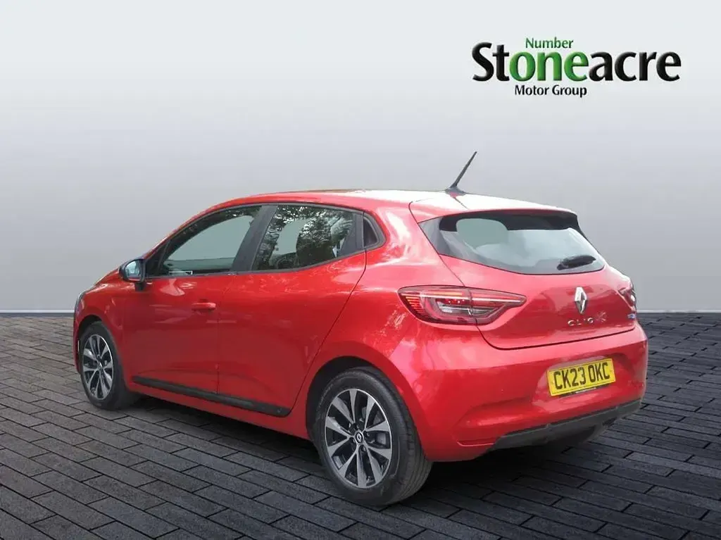 Begagnad Renault Clio V Evolution 143 HK (105 kW) 2023 Röd Halvkombi