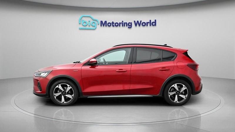 Used Ford Focus Active 155 HP (114 kW) 2023 Red Hatchback