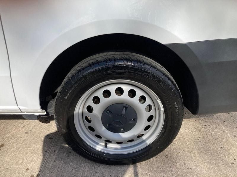 Used Mercedes e-Vito Progressive 85 kW (116 HP) 2023 White MPV