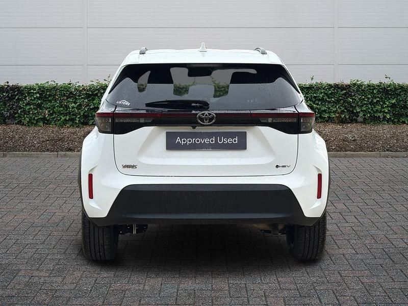 Used Toyota Yaris Hybrid Design 2024 White Hatchback