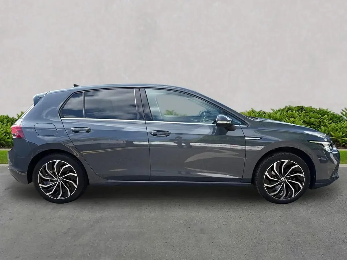 Used VW Golf VIII Edition 150 HP (110 kW) 2022 Grey Hatchback