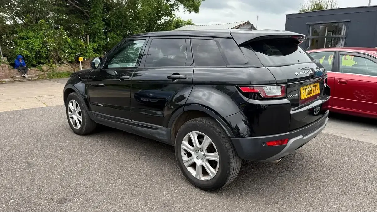 Used Land Rover Range Rover evoque SE 2018 Black Estate
