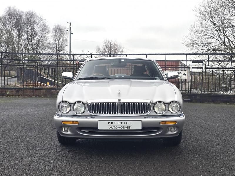 Used Jaguar XJ Classic 290 HP (213 kW) 2023 Silver Sedan