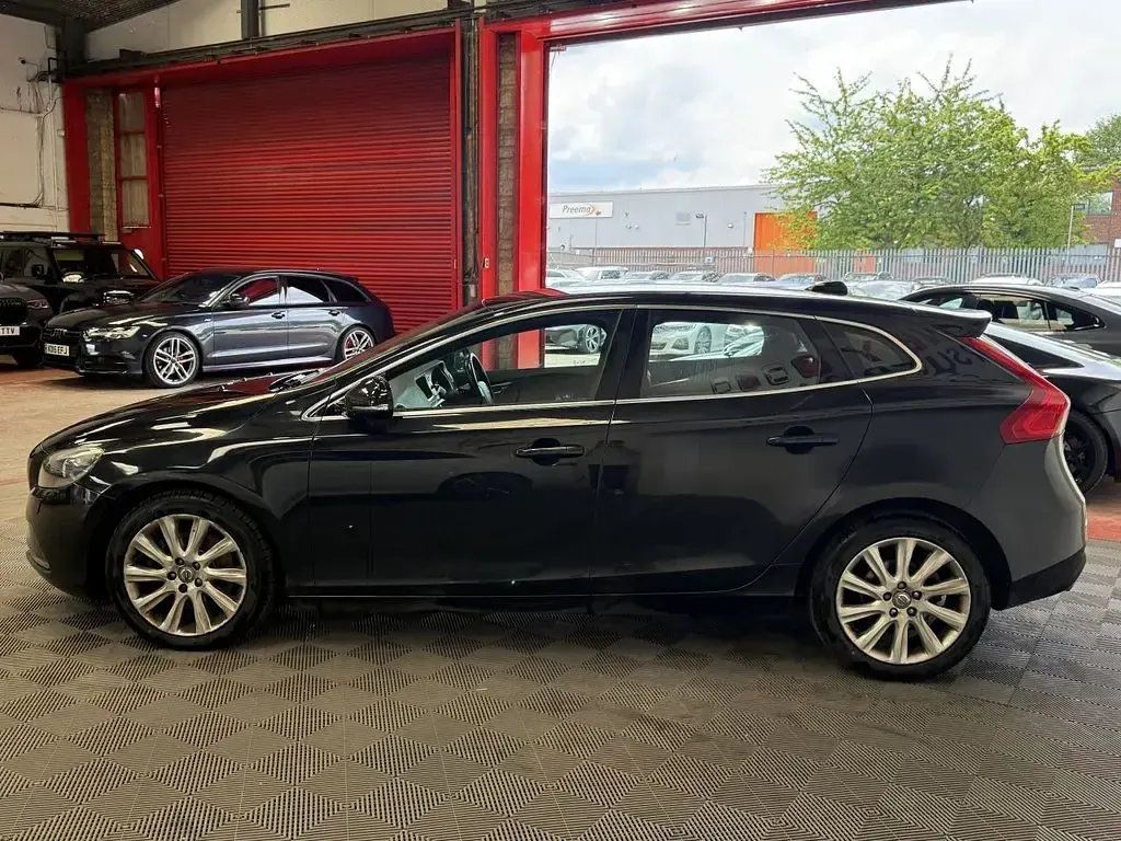 Used Volvo V40 SE Lux 150 HP (110 kW) 2013 Black Hatchback