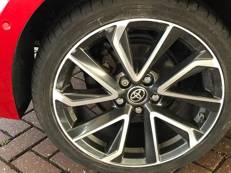 Used Toyota Corolla 122 HP (89 kW) 2021 Red Hatchback