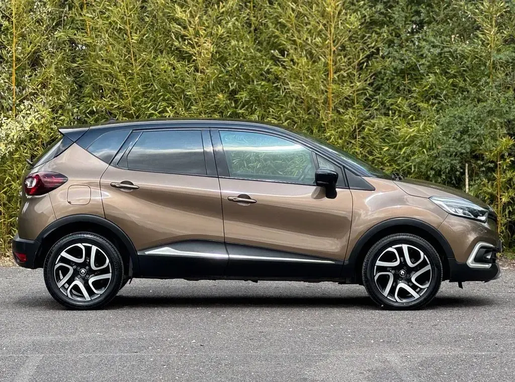 Used Renault Captur Dynamique 90 HP (66 kW) 2017 Brown/black SUV