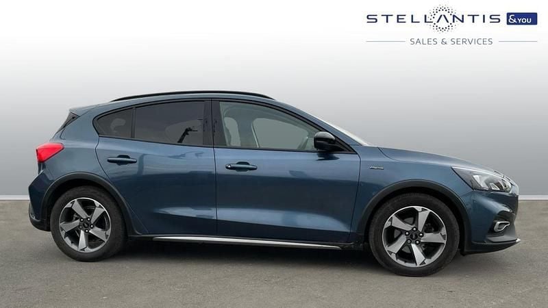 Used Ford Focus Active 123 HP (90 kW) 2021 Blue Hatchback