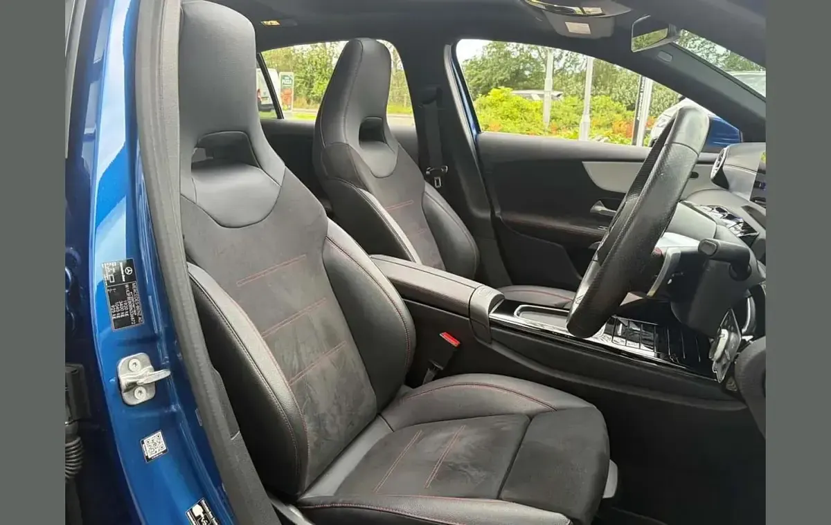 Used Mercedes A180 AMG Line Premium Plus 134 HP (98 kW) 2024 Blue Hatchback