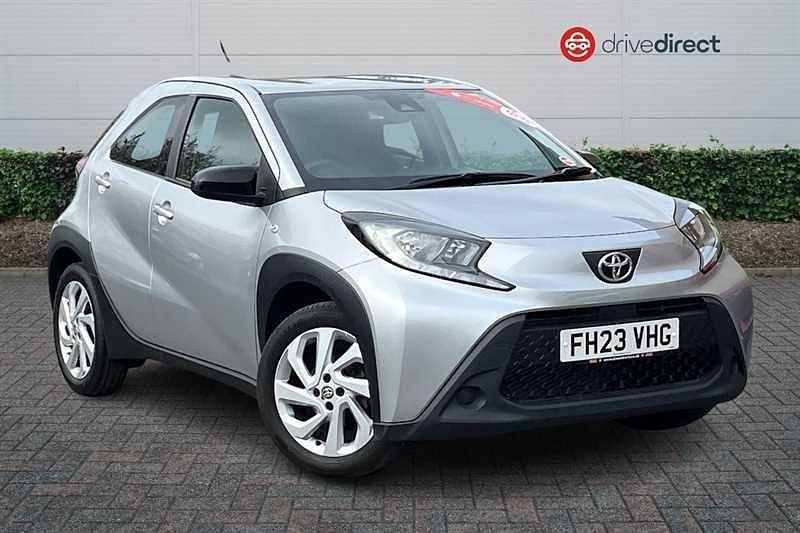 Used Toyota Aygo X PURE 72 HP (52 kW) 2023 Silver SUV